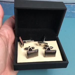 2 pair men’s cuff links gunmetal & silvertone lion